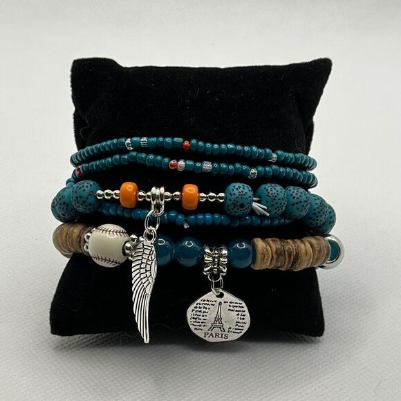 Brand New!! Beaded bracelet with charms bundle - Picture 1 of 4